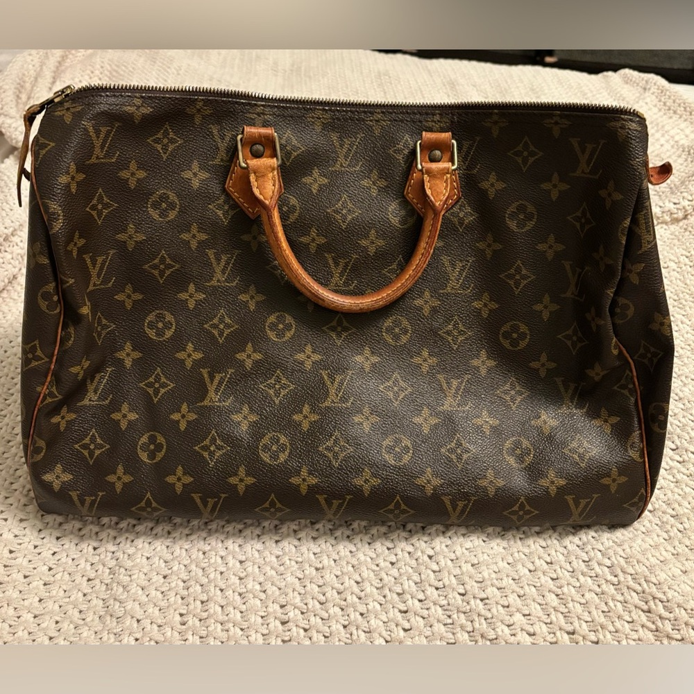 Louis Vuitton speedy 40…great condition authentic vintage